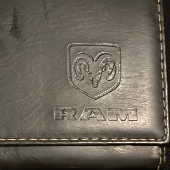 2012 DODGE RAM TRUCKS 1500-3500 GAS/DIESEL OWNER'S MANUAL SET AND PORTFOLIO CASE - Picture 6 of 7